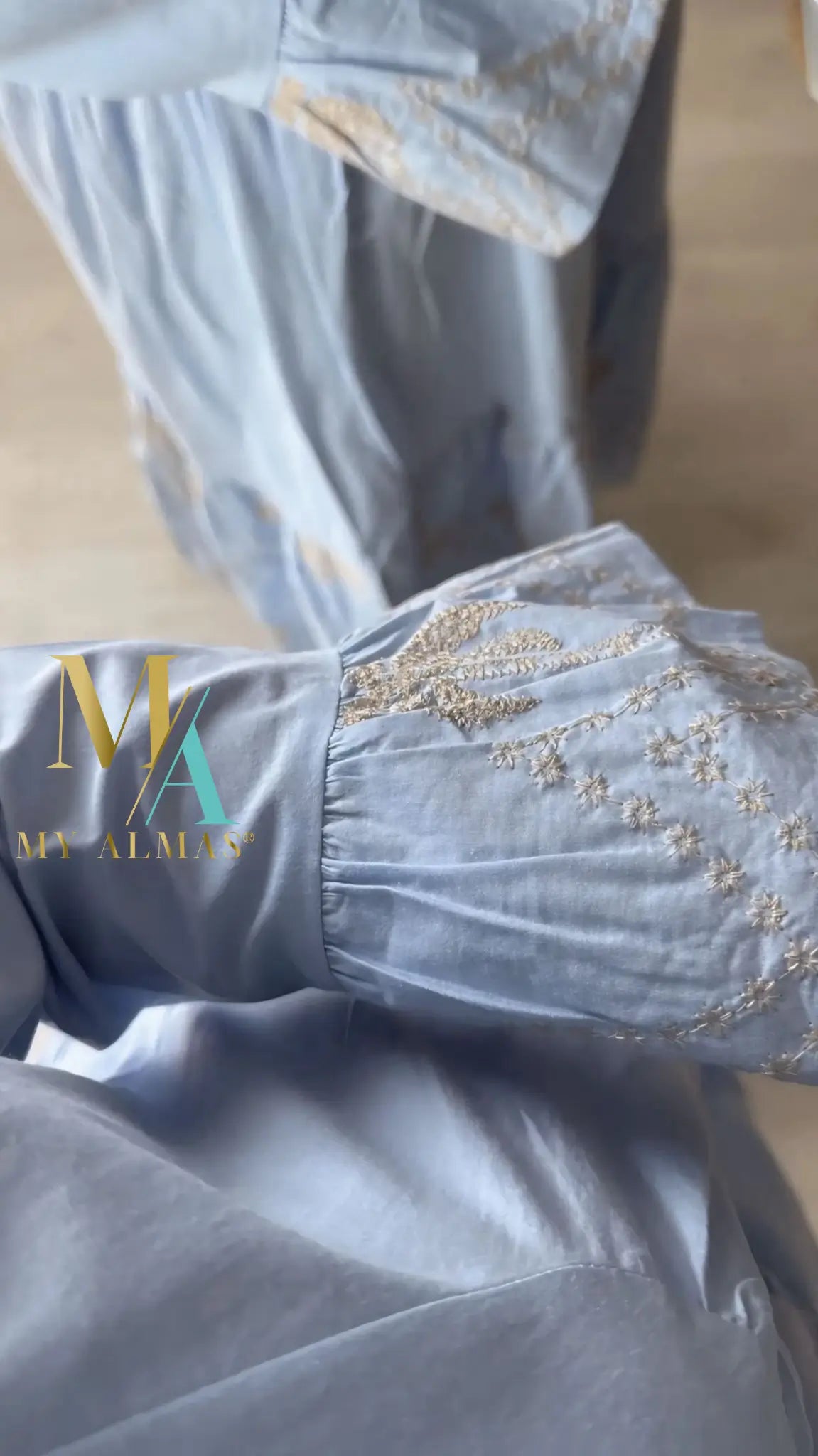 Azari Vestito