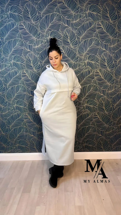 Kyrie Robe