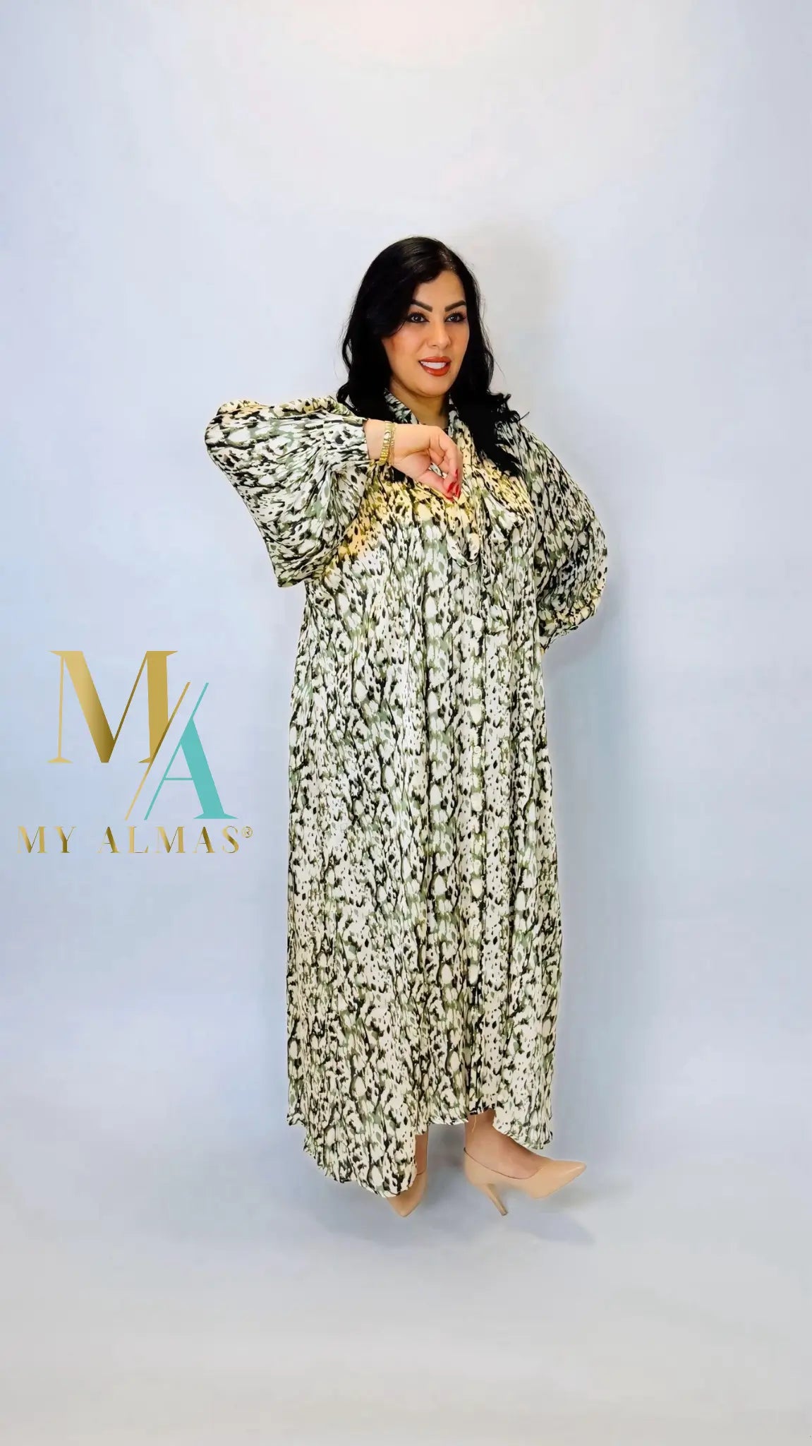 Leona Robe