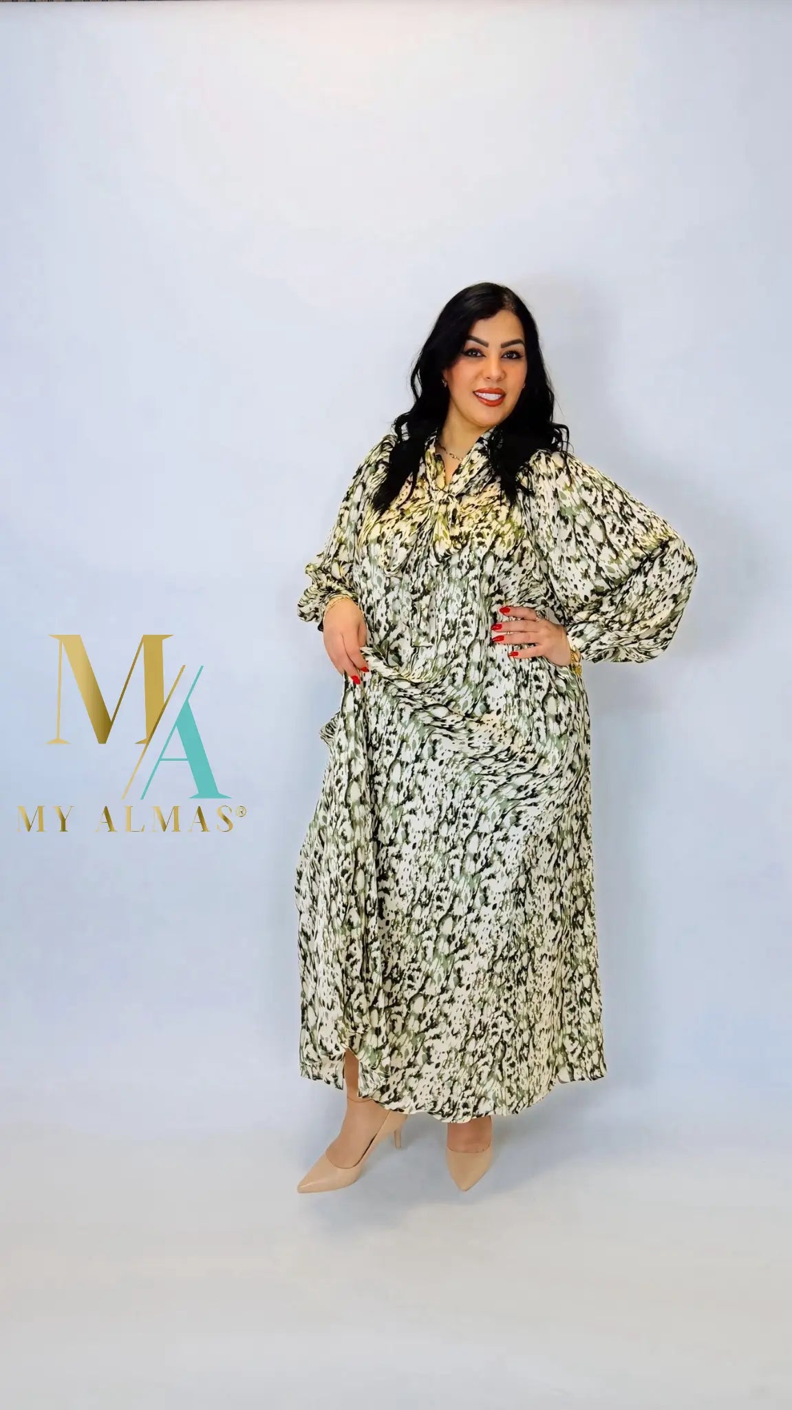 Leona Robe